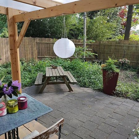 Chalet Met Veranda Aan Bosrand Vledder Ngoại thất bức ảnh