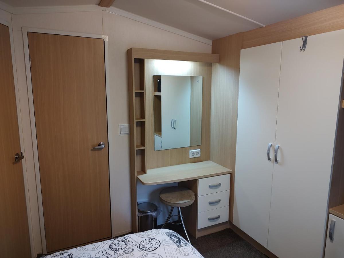 Chalet Met Veranda Aan Bosrand Vledder Ngoại thất bức ảnh