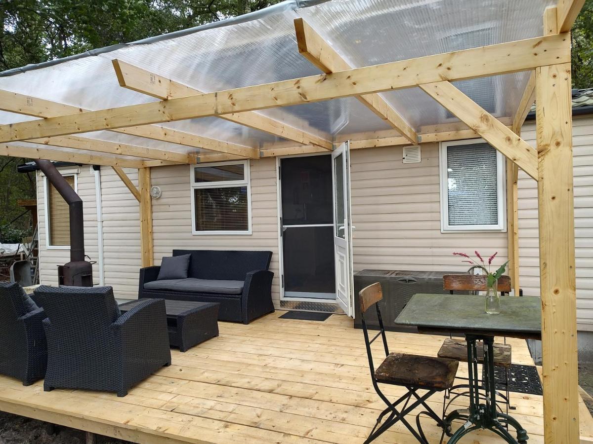 Chalet Met Veranda Aan Bosrand Vledder Ngoại thất bức ảnh